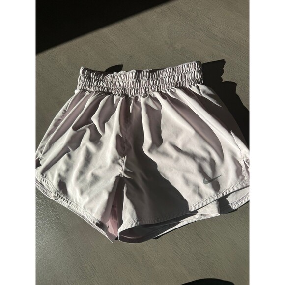 Nike Women's Dri-FIT One High-Rise 2-In-1 Shorts 3 In - Picture 2 of 9